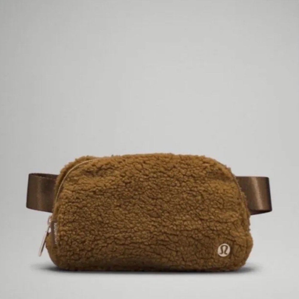 LIMITED EDITION Lululemon Everywhere Belt Bag Sherpa Caramel Brown